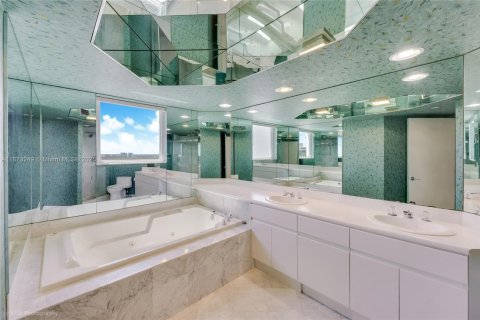 Купить кондоминиум в Санни-Айлс-Бич, Флорида 2 спальни, 163.51м2, № 1920680 - фото 12