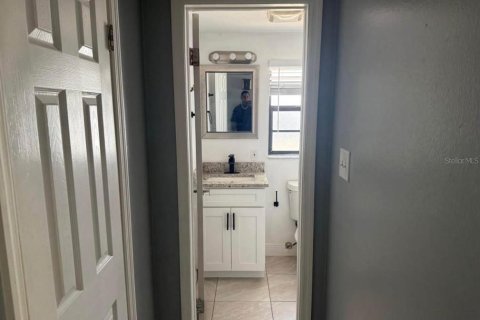 Casa en venta en Tampa, Florida, 3 dormitorios, 119.38 m2 № 2408464 - foto 30