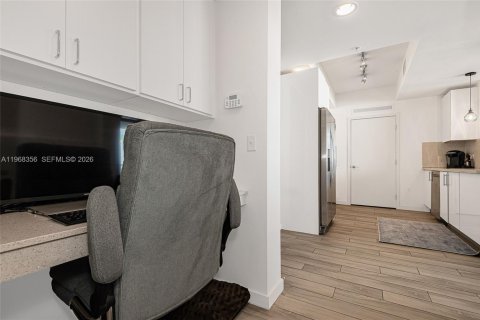 Condo in Miami, Florida, 1 bedroom  № 2031787 - photo 14