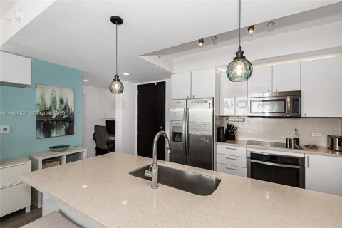 Condo in Miami, Florida, 1 bedroom  № 2031787 - photo 10