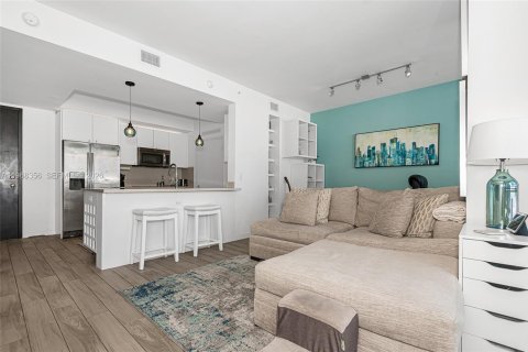 Condo in Miami, Florida, 1 bedroom  № 2031787 - photo 8