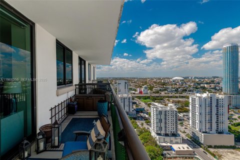 Condo in Miami, Florida, 1 bedroom  № 2031787 - photo 25