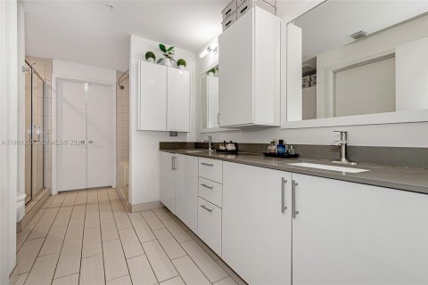Condo in Miami, Florida, 1 bedroom  № 2031787 - photo 20