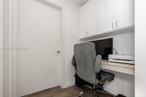 Condo in Miami, Florida, 1 bedroom  № 2031787 - photo 13