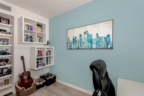 Condo in Miami, Florida, 1 bedroom  № 2031787 - photo 7