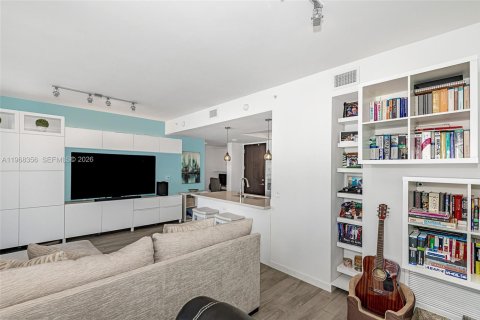 Condo in Miami, Florida, 1 bedroom  № 2031787 - photo 6