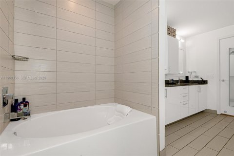 Condo in Miami, Florida, 1 bedroom  № 2031787 - photo 22