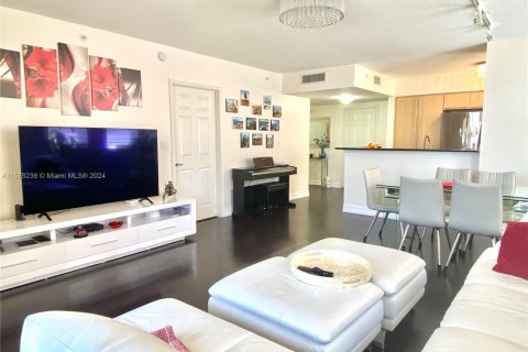 Condo in Hallandale Beach, Florida, 2 bedrooms  № 2035366 - photo 13