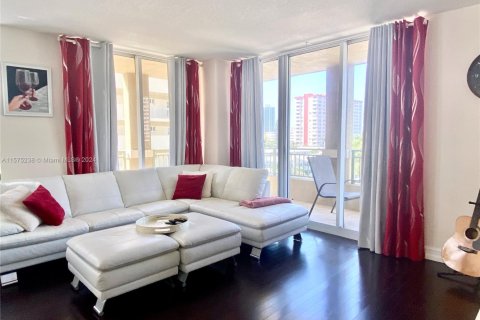 Condo in Hallandale Beach, Florida, 2 bedrooms  № 2035366 - photo 16