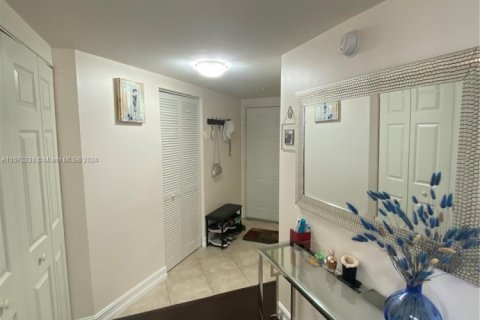 Condo in Hallandale Beach, Florida, 2 bedrooms  № 2035366 - photo 7