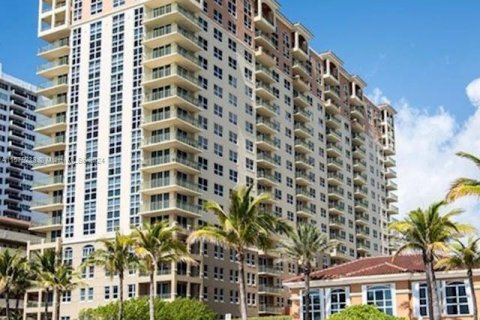 Condo in Hallandale Beach, Florida, 2 bedrooms  № 2035366 - photo 4