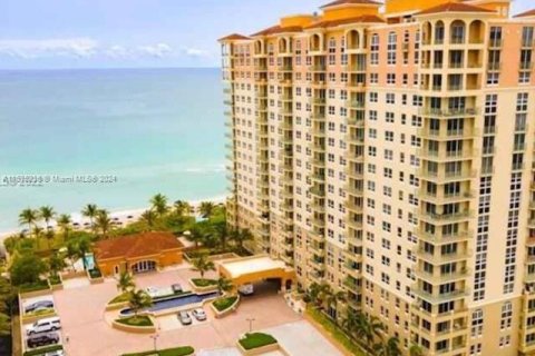 Condo in Hallandale Beach, Florida, 2 bedrooms  № 2035366