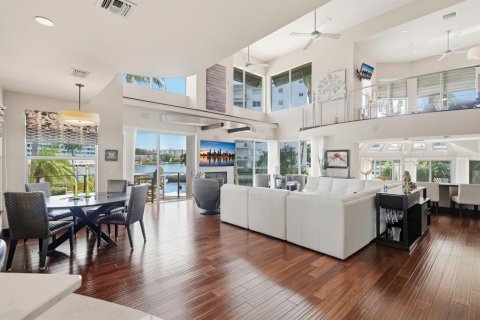 Villa ou maison à vendre à Deerfield Beach, Floride: 3 chambres, 492.94 m2 № 2435496 - photo 8