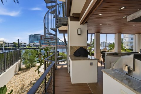 Villa ou maison à vendre à Deerfield Beach, Floride: 3 chambres, 492.94 m2 № 2435496 - photo 19