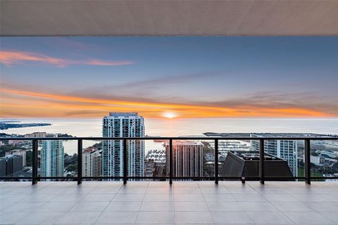 Condo in Saint Petersburg, Florida, 3 bedrooms  № 2097763 - photo 19