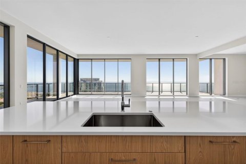 Condo in Saint Petersburg, Florida, 3 bedrooms  № 2097763 - photo 4