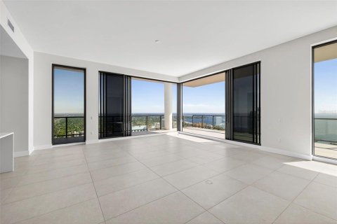 Condo in Saint Petersburg, Florida, 3 bedrooms  № 2097763 - photo 26