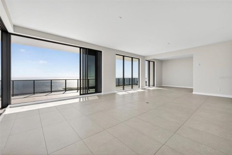 Condo in Saint Petersburg, Florida, 3 bedrooms  № 2097763 - photo 25