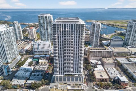 Condo in Saint Petersburg, Florida, 3 bedrooms  № 2097763