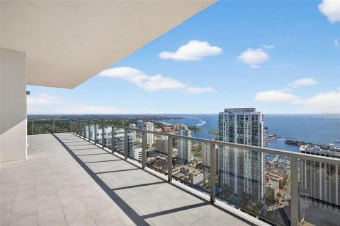 Condo in Saint Petersburg, Florida, 3 bedrooms  № 2097763 - photo 18