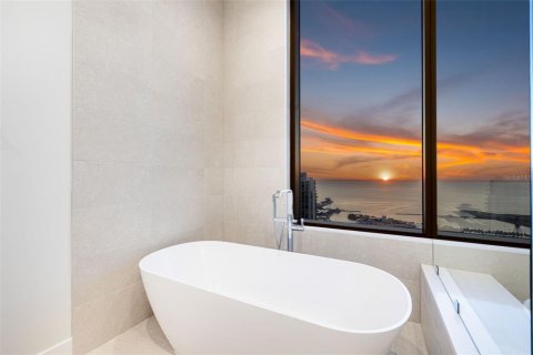 Condo in Saint Petersburg, Florida, 3 bedrooms  № 2097763 - photo 10