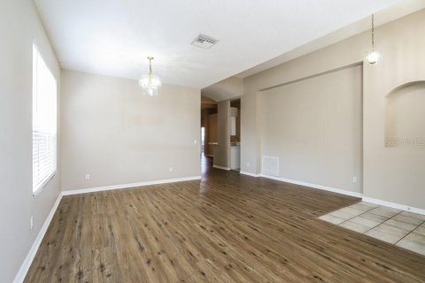 House in Brandon, Florida 3 bedrooms, 162.11 sq.m. № 2403427 - photo 3