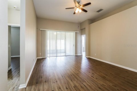House in Brandon, Florida 3 bedrooms, 162.11 sq.m. № 2403427 - photo 4