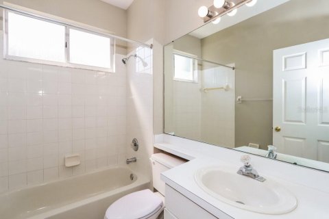 House in Brandon, Florida 3 bedrooms, 162.11 sq.m. № 2403427 - photo 14