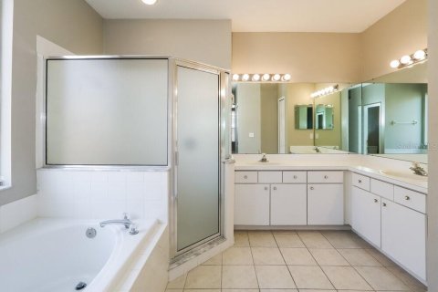 House in Brandon, Florida 3 bedrooms, 162.11 sq.m. № 2403427 - photo 10