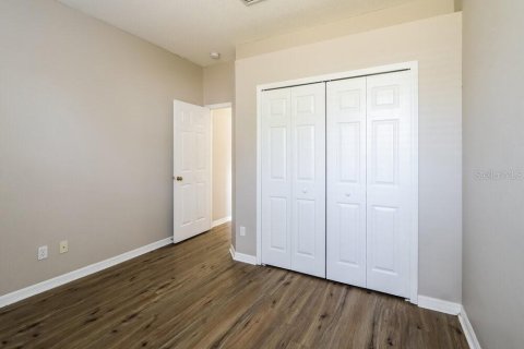 House in Brandon, Florida 3 bedrooms, 162.11 sq.m. № 2403427 - photo 12