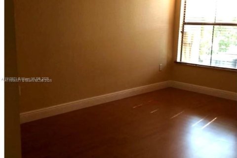 Apartamento en alquiler en Miami, Florida, 2 dormitorios, 87.98 m2 № 2013243 - foto 11