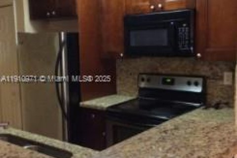 Apartamento en alquiler en Miami, Florida, 2 dormitorios, 87.98 m2 № 2013243 - foto 8