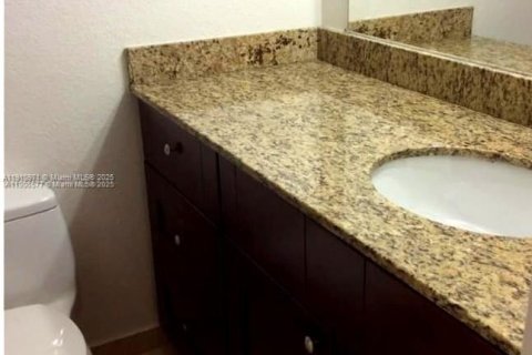 Apartamento en alquiler en Miami, Florida, 2 dormitorios, 87.98 m2 № 2013243 - foto 16