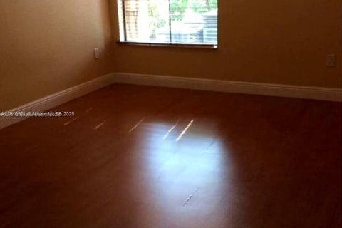 Apartamento en alquiler en Miami, Florida, 2 dormitorios, 87.98 m2 № 2013243 - foto 10