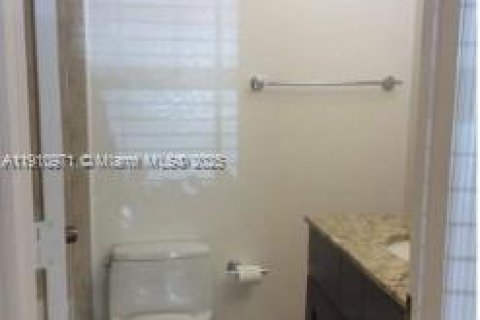 Apartamento en alquiler en Miami, Florida, 2 dormitorios, 87.98 m2 № 2013243 - foto 4