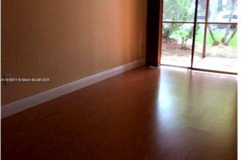 Apartamento en alquiler en Miami, Florida, 2 dormitorios, 87.98 m2 № 2013243 - foto 9