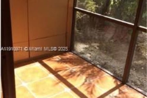 Apartamento en alquiler en Miami, Florida, 2 dormitorios, 87.98 m2 № 2013243 - foto 6