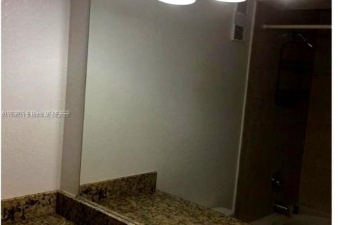 Apartamento en alquiler en Miami, Florida, 2 dormitorios, 87.98 m2 № 2013243 - foto 17