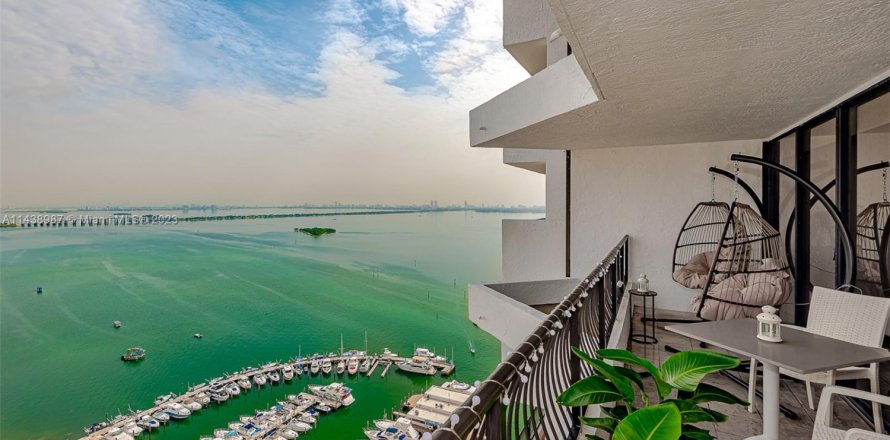 Кондоминиум с 1 спальней в Майами, Флорида № 2048473