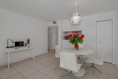 Купить кондоминиум в Майами, Флорида 1 спальня, 79.9м2, № 2048473 - фото 13