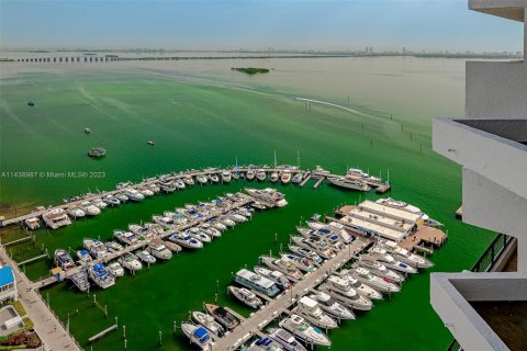 Купить кондоминиум в Майами, Флорида 1 спальня, 79.9м2, № 2048473 - фото 2