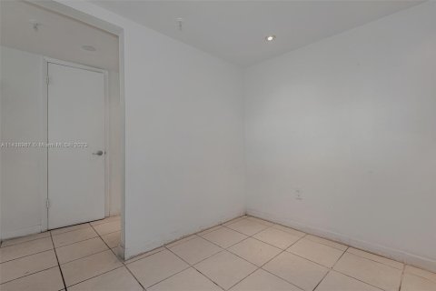 Купить кондоминиум в Майами, Флорида 1 спальня, 79.9м2, № 2048473 - фото 20