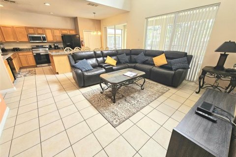 Villa ou maison à vendre à Kissimmee, Floride: 7 chambres, 263.29 m2 № 2129424 - photo 2