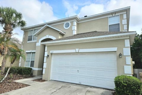 Casa en Kissimmee, Florida 7 dormitorios, 263.29 m2 № 2129424