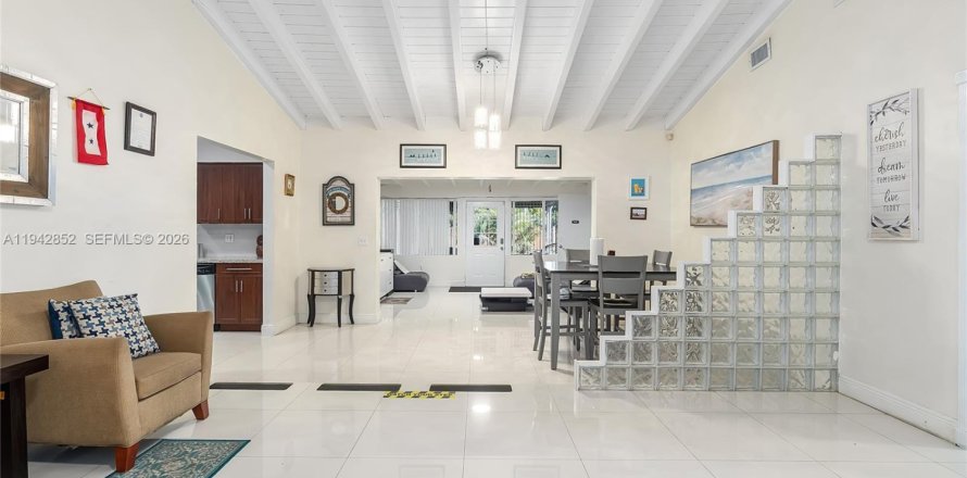 Дом в Майами, Флорида 4 спальни, 173.36м2 № 1999251