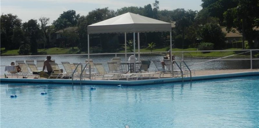Condominio en Lauderhill, Florida, 1 dormitorio № 1179815