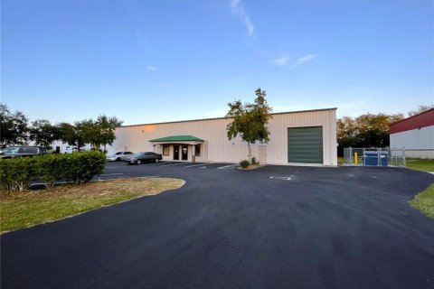 Propiedad comercial en alquiler en Leesburg, Florida, 1028.99 m2 № 1412501 - foto 1