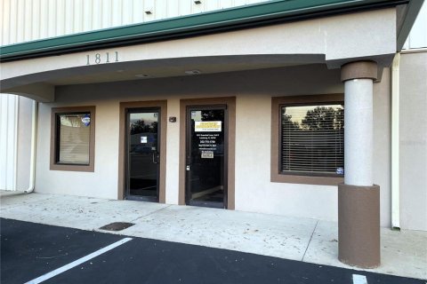 Propiedad comercial en alquiler en Leesburg, Florida, 1028.99 m2 № 1412501 - foto 5