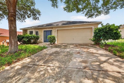 House in Eustis, Florida 4 bedrooms, 183.2 sq.m. № 2258461