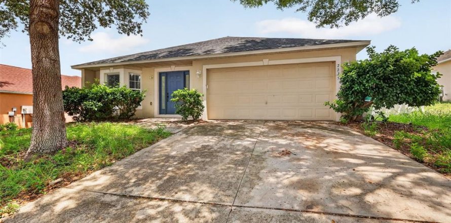 House in Eustis, Florida 4 bedrooms, 183.2 sq.m. № 2258461